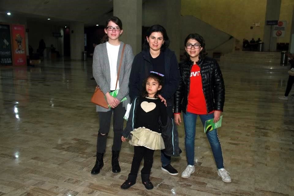 Andrea Saborio, Ana Montserrat Treviño, Zulema Olazarán y Paula Treviño