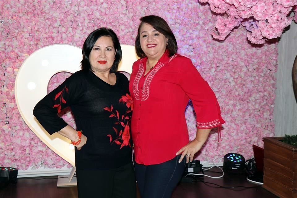 Herendira Palacios de Domínguez y Alicia Ramírez de González