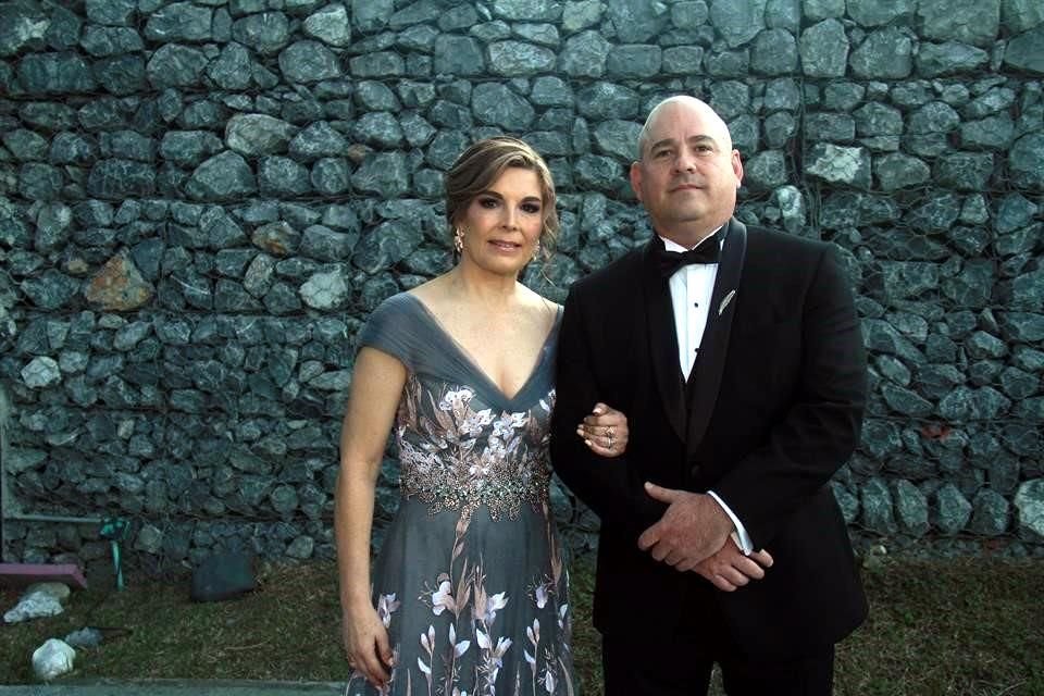 Alejandra González de González y Fernando González