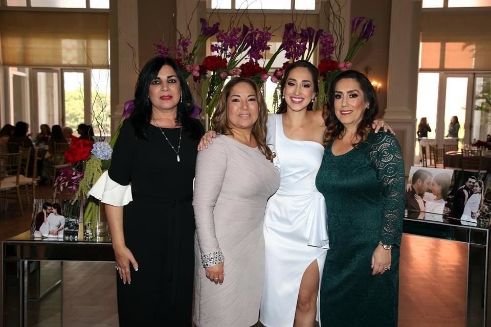 Cristina Marcos de Sánchez, Azucena Cedeño Elizondo, Daniela Alejandra González Villarreal y Nelly Villarreal de González