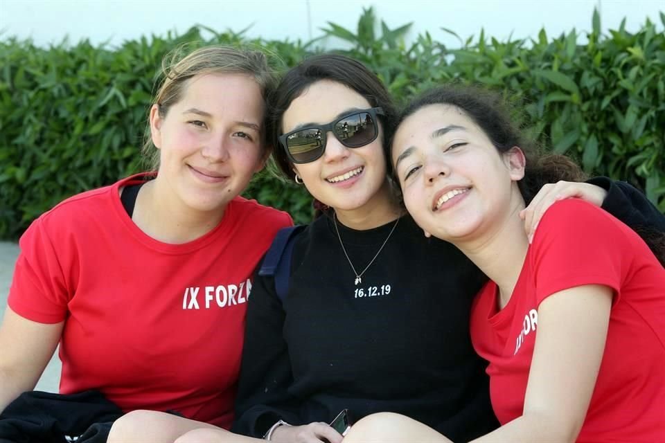 Jimena Castillón, Alejandra Flores y Nan Merino