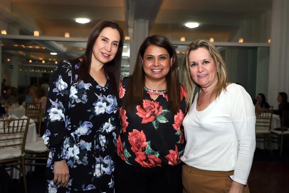 Lupita Pérez, Yuyi Bustamante y Mónica Villarreal de Lozano