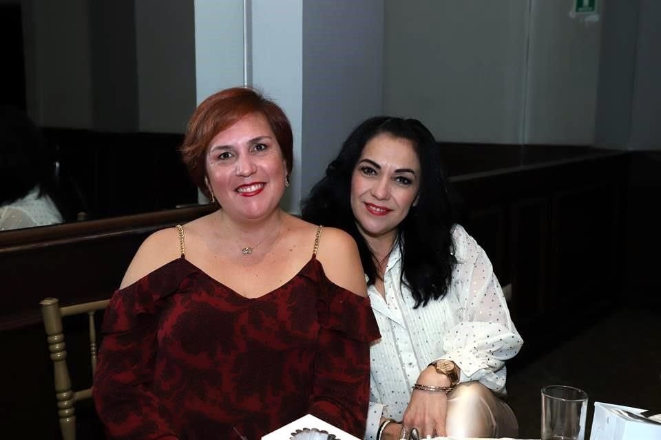 Mónica Torres y Rosa Nelly López