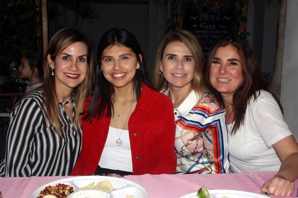 Claudia Gianacópulos, Marian Lara, Brenda Lara y Jasia Cárdenas