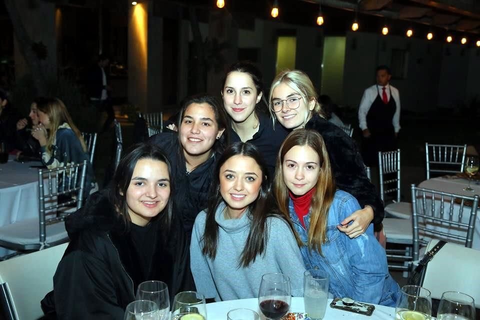 Ximena Herrera, Cristina Garza, Lorena Garza, Isabela Bortoni, Andrea Villarreal y Daniela Tirado