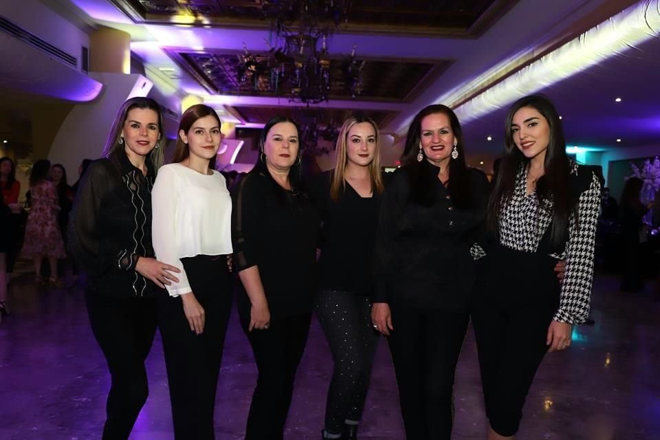 Sonia Flores, Maleni Saucedo, Beatriz Flores, Alina Garza, Mary Flores de Peña y Abril de Torres