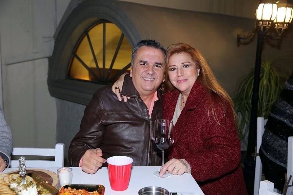Rolando de León y Patricia Olvera