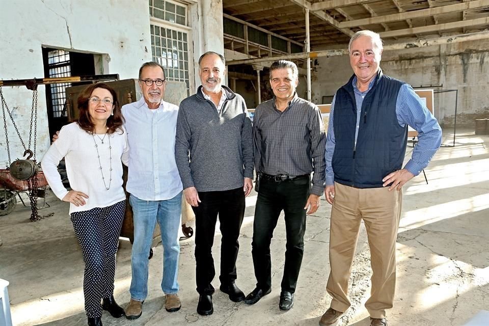 Hilda Vela, Arturo Martínez, Antonio Elizondo, David Martínez y Jaime Morales