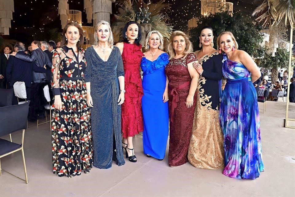 Lorena de Reyes, Araceli de Cantú, Beatriz de Garza, Rosy de Calles, Nelly de Cantú, Mireya de Pérez Salinas y Gina de Maiz