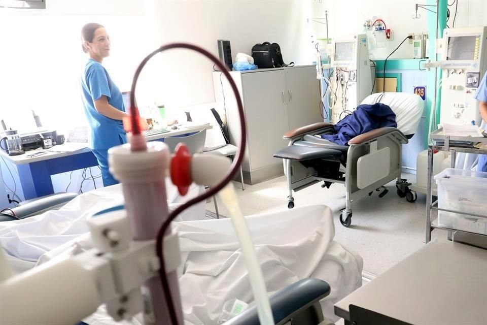 De acuerdo con la base de datos del SINAVE para el seguimiento a posibles casos de Covid-19 en la Ciudad de México, del 1 al 12 de mayo se registraron 2 mil 654 ingresos hospitalarios.