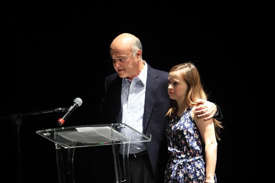 Luis Lauro González Barragán con su hija Mariana González Treviño