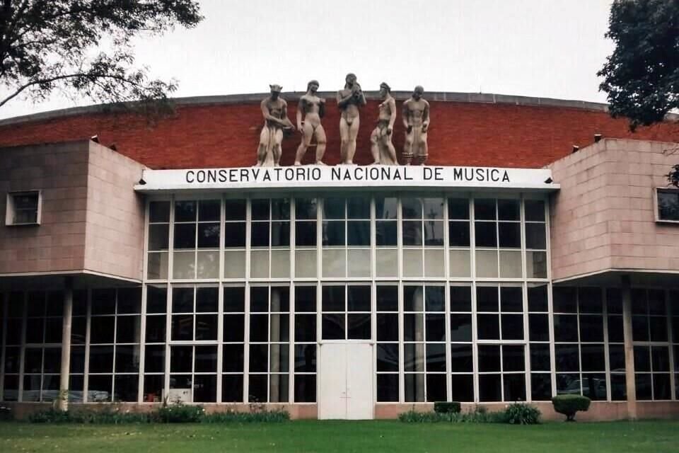 El Conservatorio Nacional de México, ubicado en un predio que pertenecía al Club Hípico Alemán, se inauguró en 1946 y fue declarado Monumento Artístico de la Nación en el 2012.