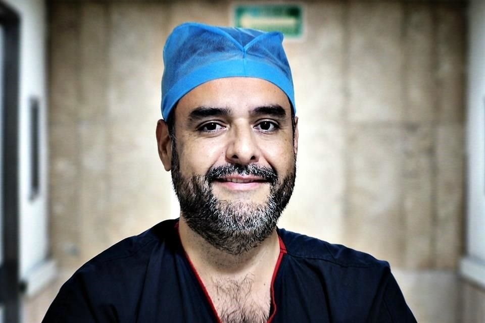 Doctor Juan Manuel Mendoza Muñiz, Urólogo