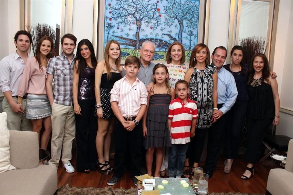 Guillermo Bremer con sus hijos y nietos