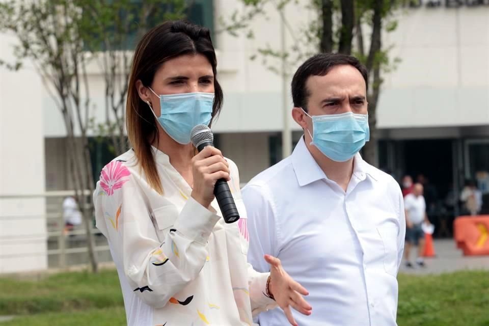 Claudia Caballero y Hernán Salinas hicieron la petición a Roberto Russildi por escrito.