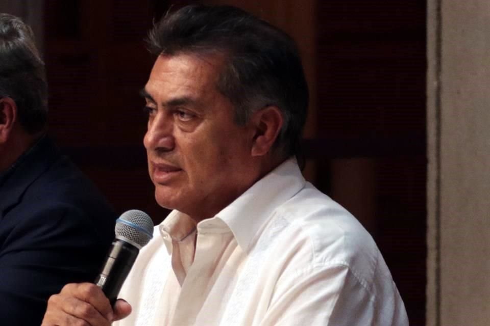 El Gobernador Jaime Rodríguez anunció sobre el plan con los laboratorios locales.