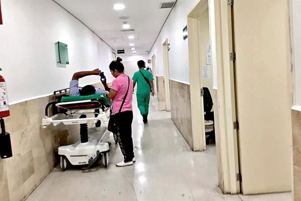 En el Hospital de Traumatología Dr. Victorio de la Fuente Narváez, el personal no tiene equipo de protección.