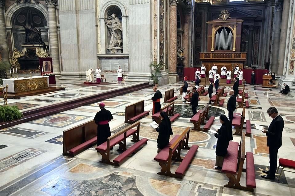 En misa de Jueves Santo, el Papa recordó a los más de 60 sacerdotes fallecidos durante pandemia de Covid-19 en Italia.