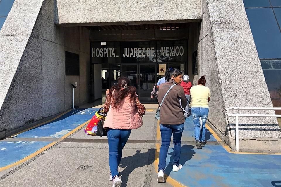El Hospital Juárez de México inició su respuesta a emergencias desde el 16 de marzo, indica Mónica Cureño, directora de planeación estratégica de la institución.