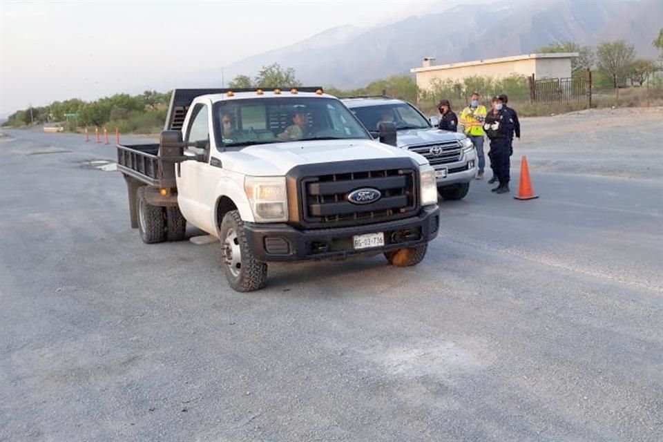 Un filtro policial para impedir el flujo de personas fue instalado desde ayer en la Carretera a Colombia, en Villaldama.