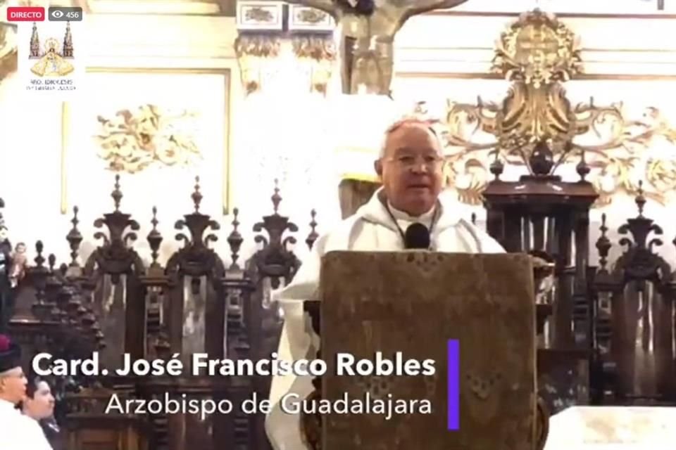 Durante la misa a puerta cerrada en Catedral, el Cardenal de Guadalajara llamó a compartir los alimentos con quienes no los tienen.