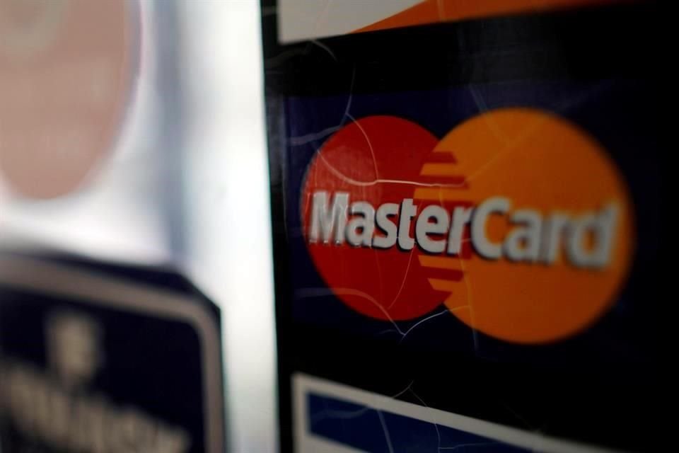 Los ingresos netos de Mastercard aumentaron un 27 por ciento, a 5 mil 200 millones de dólares en el cuarto trimestre.
