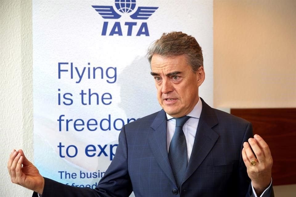Alexandre de Juniac, director general de la IATA, dijo que la 'crisis es más profunda y larga de lo que nadie pudo imaginar, y los programas iniciales de ayuda se están agotando, así que tenemos que dar la señal de alarma nuevamente'.