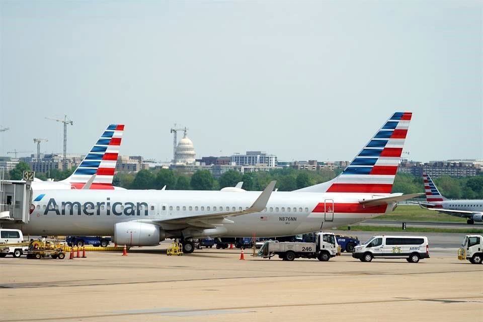 American Airlines ingresó 8 mil 515 millones de dólares en el primer trimestre de este año, una disminución del 19.5 por ciento con respecto al ejercicio anterior.