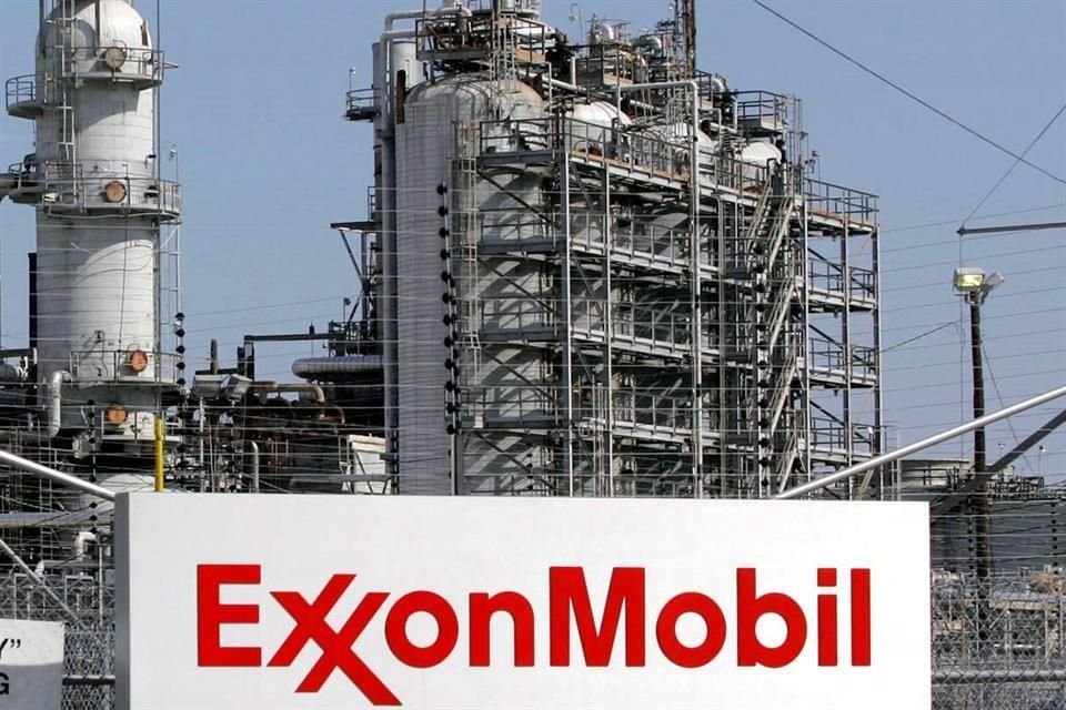 Exxon Mobil dijo que un impacto del 20 por ciento en sus reservas afectaría el equivalente a casi 4 mil 500 millones de barriles de crudo, o lo suficiente para abastecer a todas las refinerías de la costa del Golfo de Estados Unidos durante 18 meses.