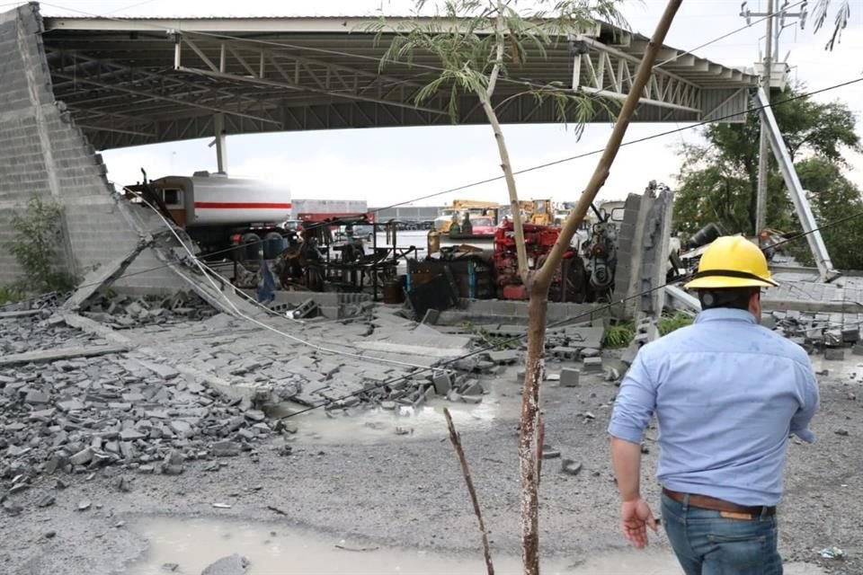  Instalaciones de un parque industrial en Apodaca fueron dañadas al paso del tornado.