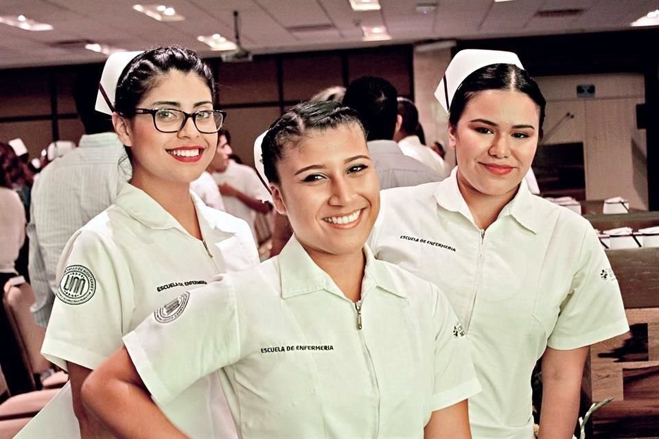 Enfermeras de la Escuela  de Enfermería de la UDEM.