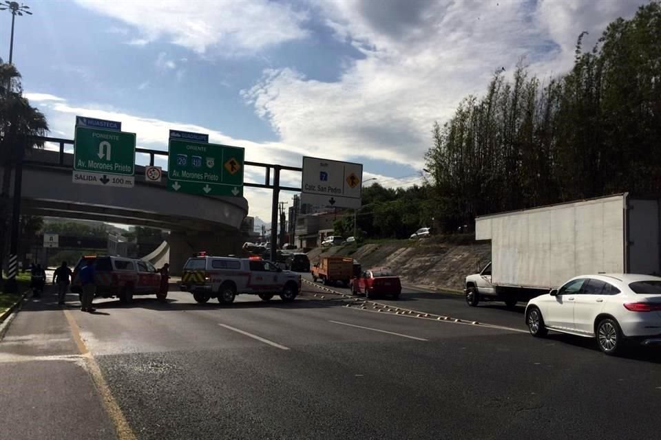 El Puente Miravalle registró facturas esta mañana y la Avenida Morones Prieto fue cerrada a la vialidad.