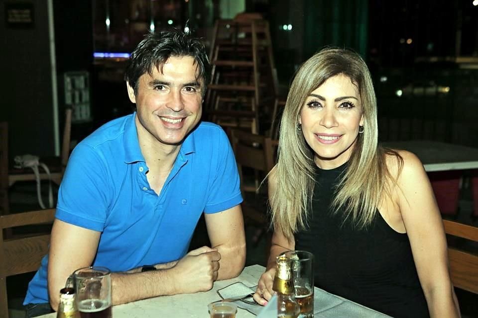 Joaquín Almeida y Laura Villegas