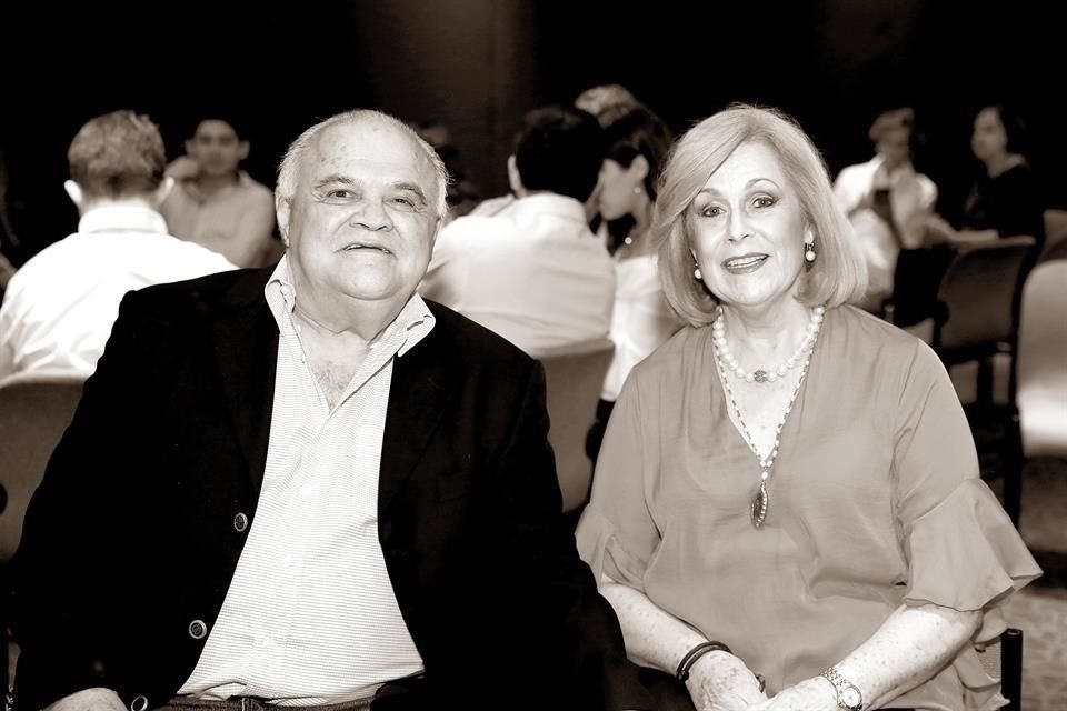 Con su esposa María Guadalupe Campuzano Zambrano de Gómez-Collado