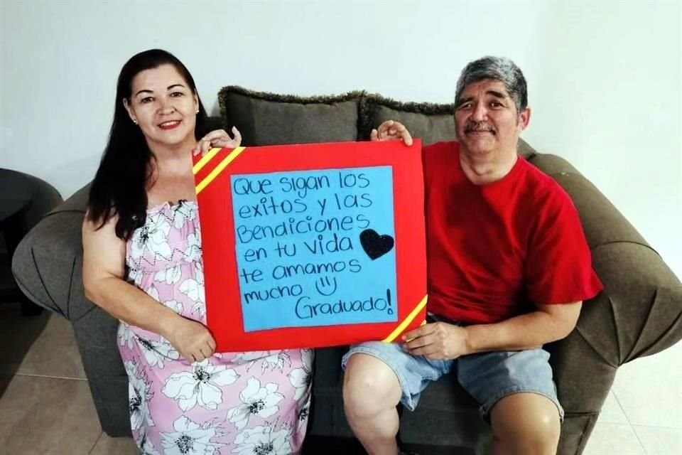 Esther Medina de Carrillo y Ricardo Carrillo, padres