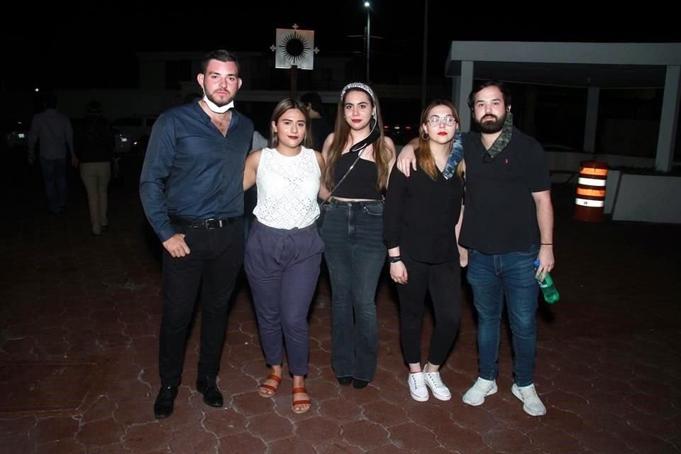 Dante Ibarra, Melanie Cigarroa, Montserrat Aguilar, Itzel Valdez y Alejandro Flores