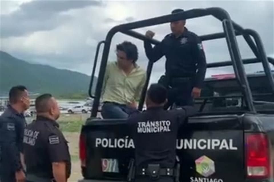 El 'Pato' Zambrano fue detenido junto a la Presa La Boca y en Facebook aseguró que los policías de Santiago lo agredieron.