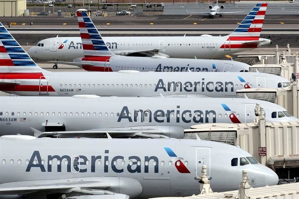 American Airlines dijo que espera cerrar un préstamo del Tesoro de 4 mil 750 millones de dólares en el tercer trimestre, además de los 5 mil 800 millones en ayuda a la nómina que le concedieron antes.