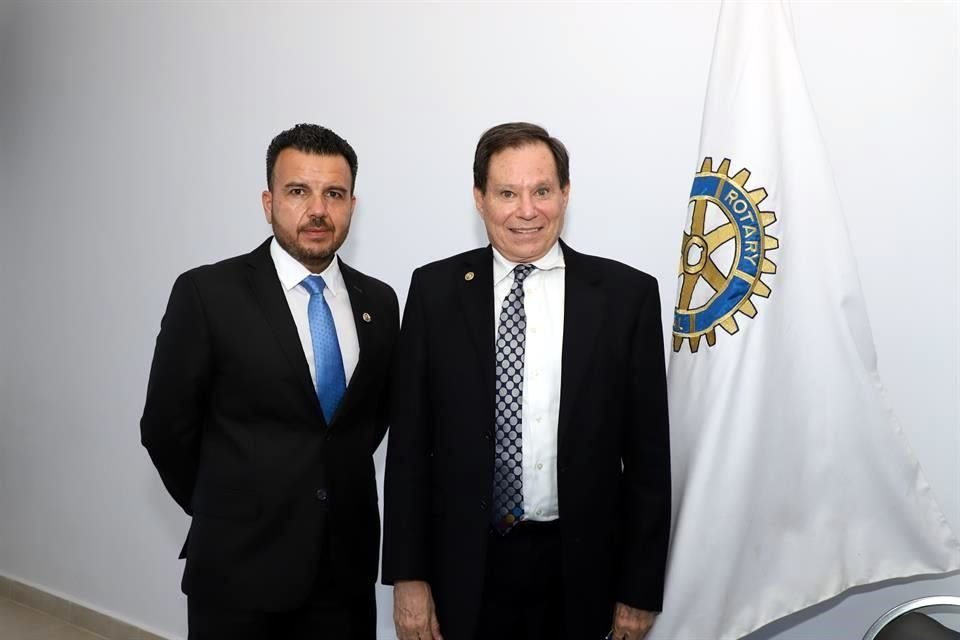 Manuel Lara y Víctor Manuel Sandoval, presidente saliente y entrante respectivamente