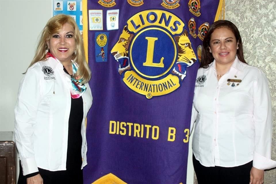 Laura López de Martínez e Irma Laura Martínez, presidenta entrante y saliente, respectivamente.
