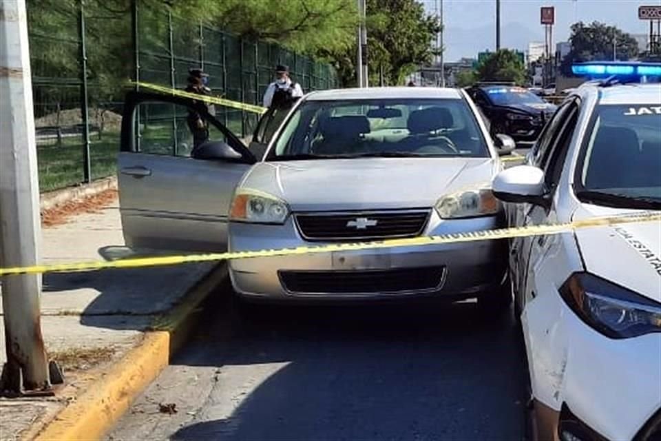 El informante mencionó que durante la mañana, se registró el robo de un vehículo Malibú, con placas SJL 9409, en la Colonia Paraíso, en Guadalupe.
