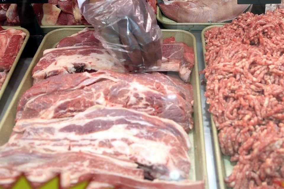 Importaciones de carne -res, cerdo y pollo- alcanzaron entre enero y noviembre de 2021 4,977 mdd, un aumento de 56.2% frente a 2020.
