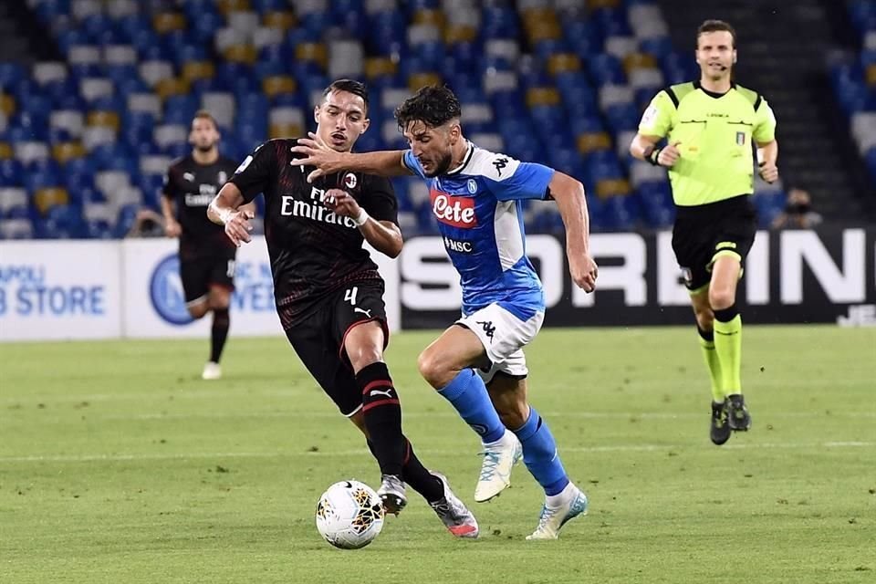 El Napoli perdió una oportunidad de meterse a la lucha por clasificar la Champions League.