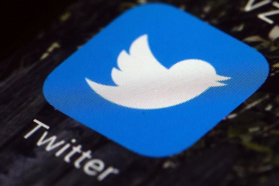 Usuarios de Twitter reportaron fallas en la página web y aplicaciones, y una caída en varios países, principalmente en EU, RU y Japón.