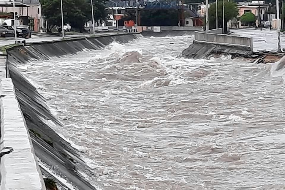 Las Puentes y el Arroyo Topo Chico se encuentran a punto de desbordar nuevamente.