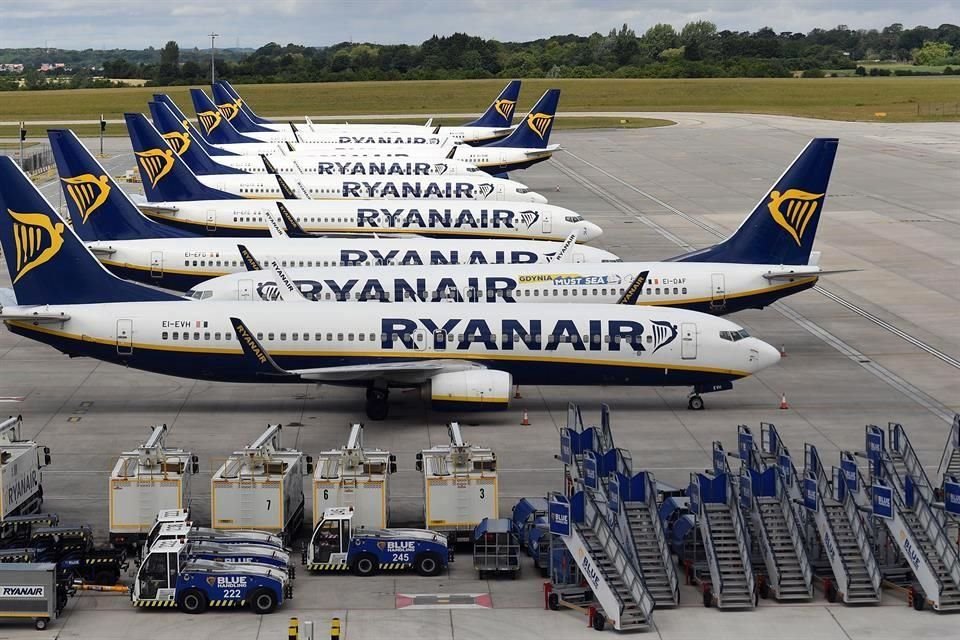 Aviones de Ryanair en el Aeropuerto Stansted en Londres.