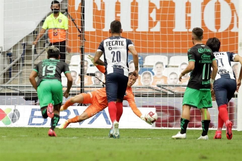 Hugo González fue el héroe al atajar varias claras, incluido un penal.