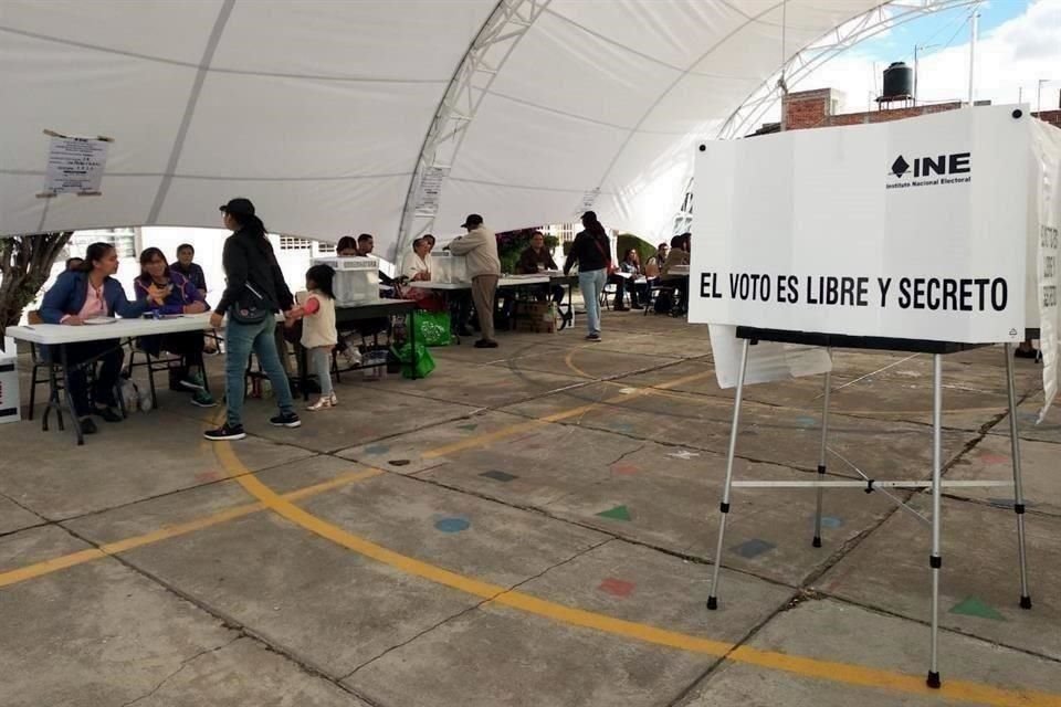 TEPJF confirmó acuerdo de INE por el que reanudó procesos electorales de Coahuila e Hidalgo y fijó jornada para el 18 de octubre.