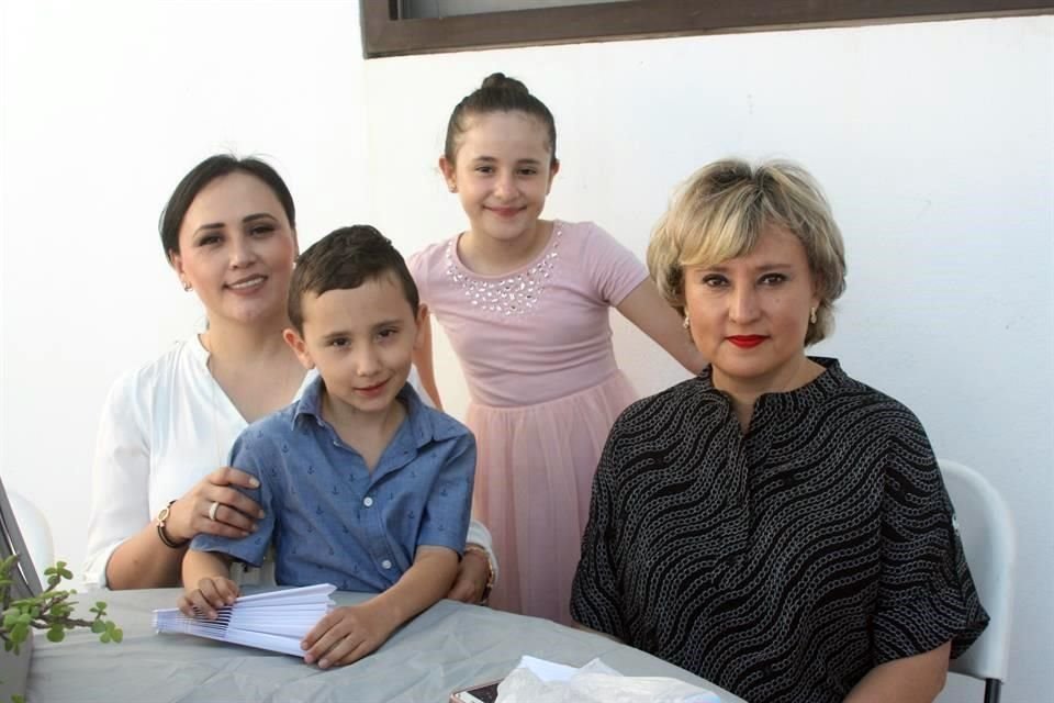 Renée Rizzo, Homero y Renata González y Ariadna Rizzo