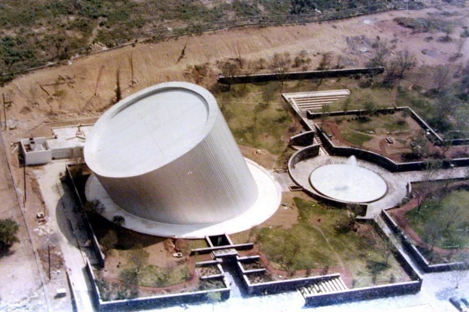 La estructura del Planetario Alfa tiene un diámetro de 45 metros y una altura de 34.